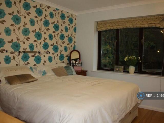 Terraced House for rent in St Albans