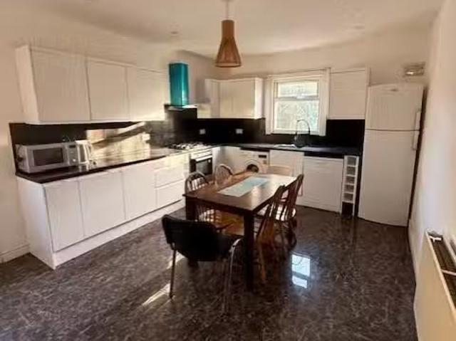 House for rent in London Borough of Merton, Mitcham