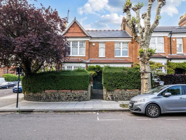 House for sale in Muswell Hill, Greater London