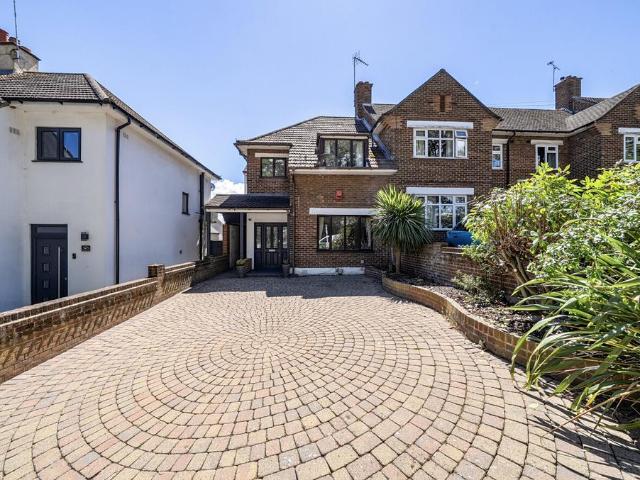 House for sale in Barnehurst, Greater London