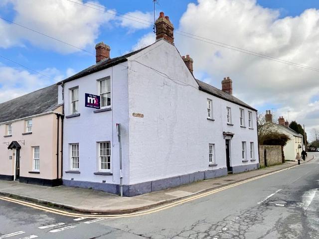 House for sale in Llanbadoc, Wales