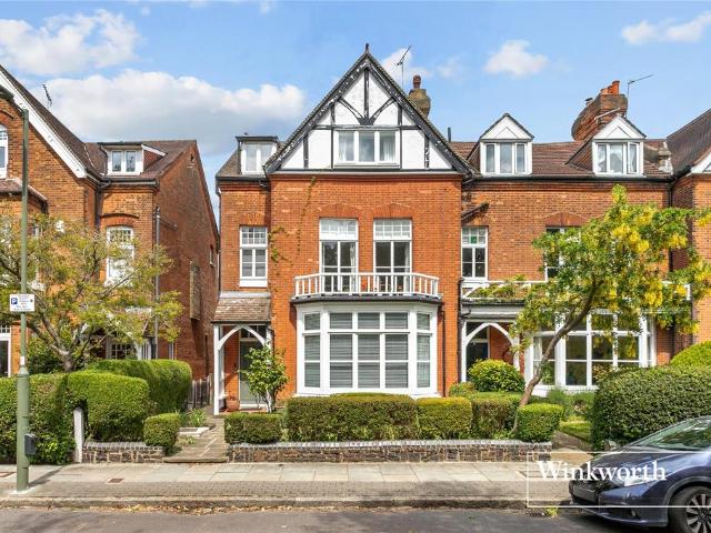 House for sale in High Barnet, Greater London
