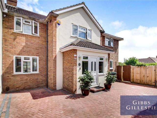 House for sale in Moneyhill, Batchworth