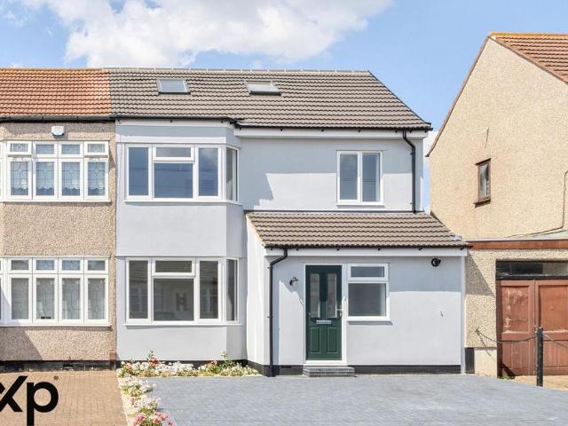 House for sale in Hornchurch, Greater London