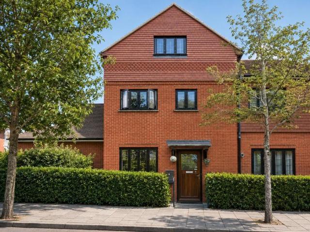 House for sale in Upton
