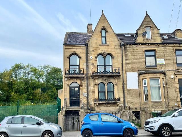 House for sale in Hillhouse, Huddersfield