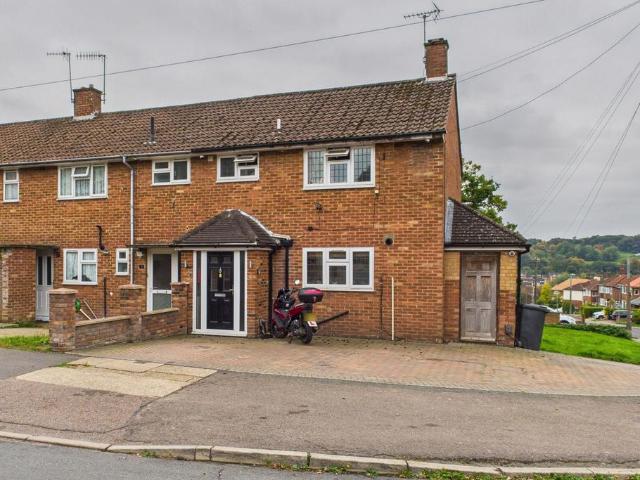 House for sale in Bennetts End, Pouchen End