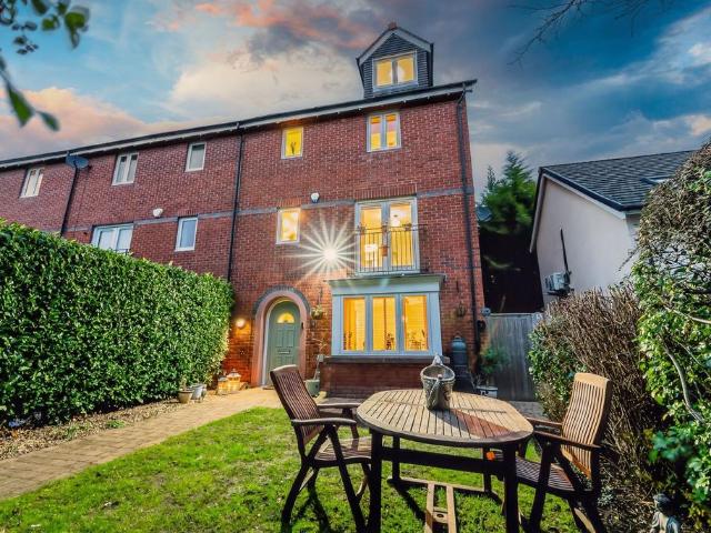 House for sale in Broadheath, Trafford Park