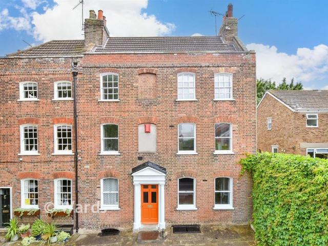 House for sale in Brompton, Gillingham