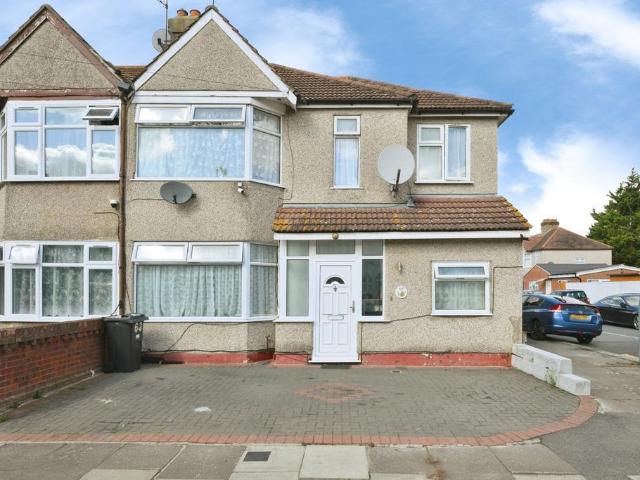 House for sale in London Borough of Redbridge, Greater London