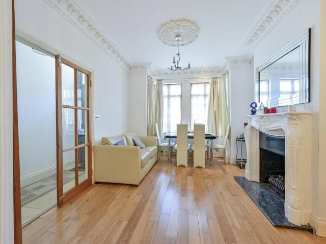House for sale in London Borough of Merton, Merton Park