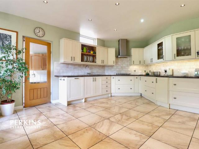 House for sale in London Borough of Ealing, Greenford