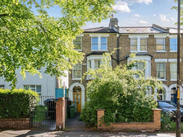 House for sale in Nunhead, Greater London