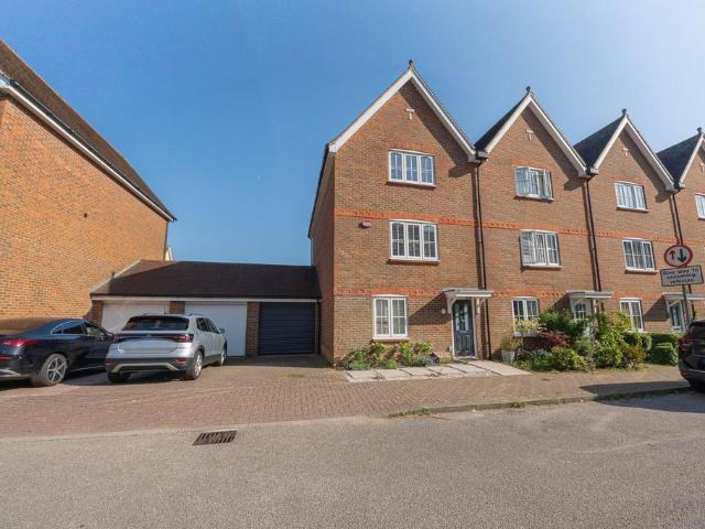 House for sale in Bolnore Village, Perryfields