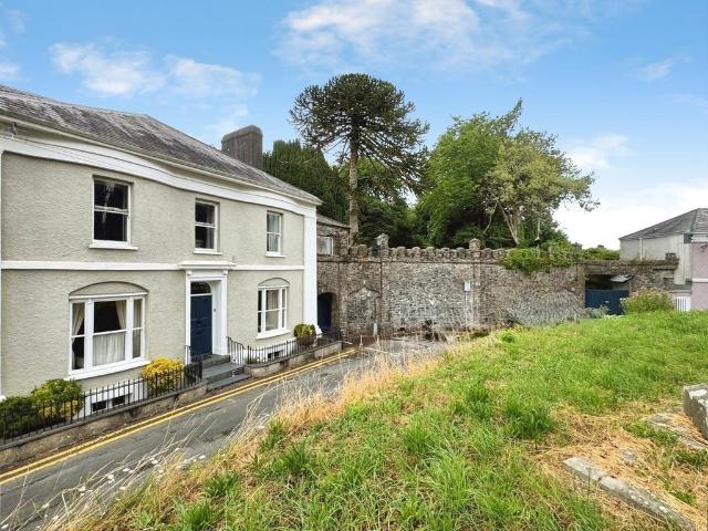 House for sale in Llandeilo, Wales