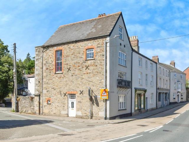 House for sale in Lostwithiel, Cornwall