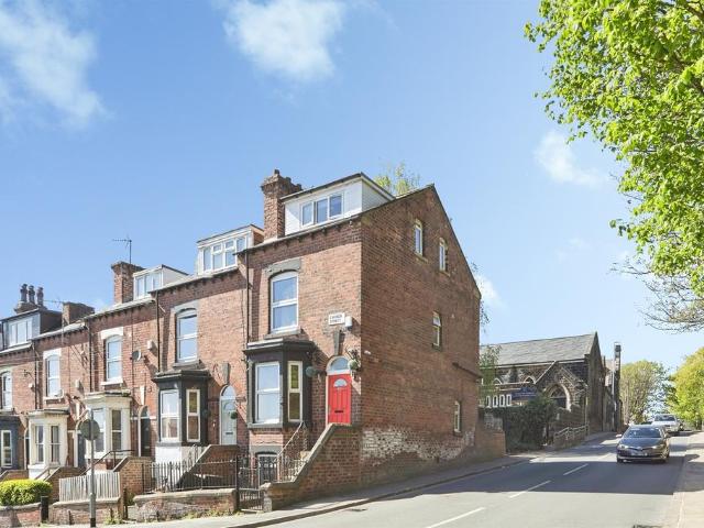House for sale in Kirkstall, West Yorkshire