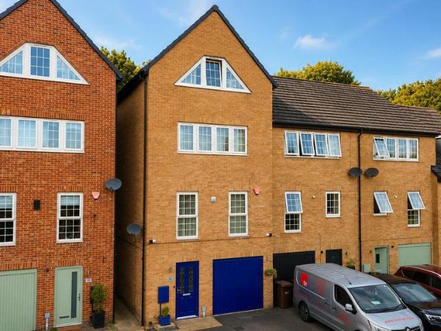 House for sale in Ackworth Moor Top, West Yorkshire
