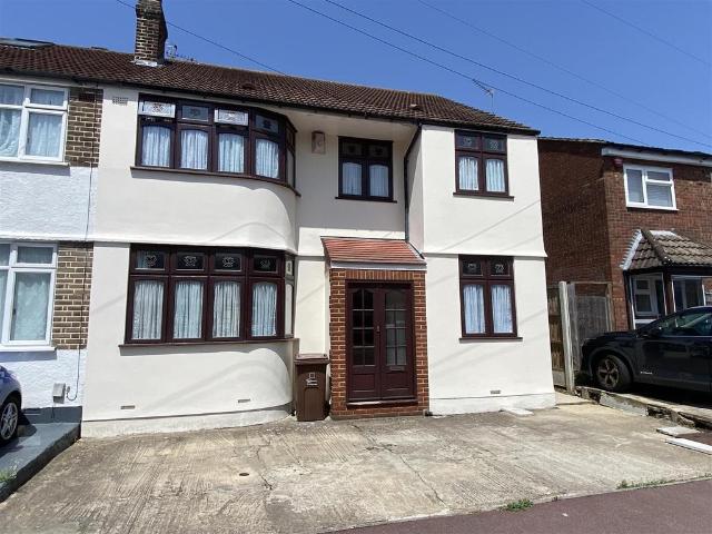 House for sale in Dagenham, Greater London