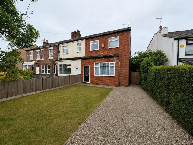 House for sale in Roby Mill, Lancashire