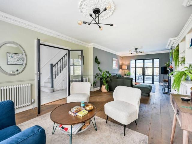House for sale in Kingston Vale, Greater London