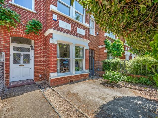 House for sale in North Sheen, Greater London