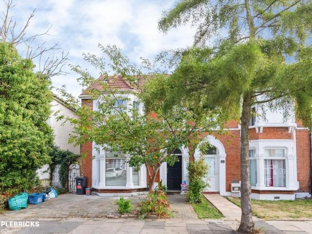 House for sale in London Borough of Redbridge, Greater London