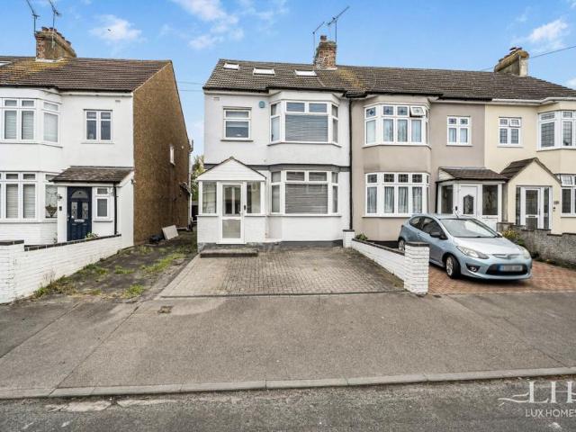 House for sale in Rush Green, Greater London