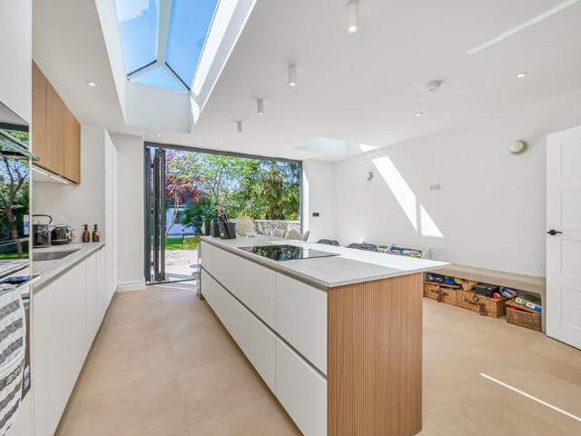 House for sale in Streatham Hill, Greater London