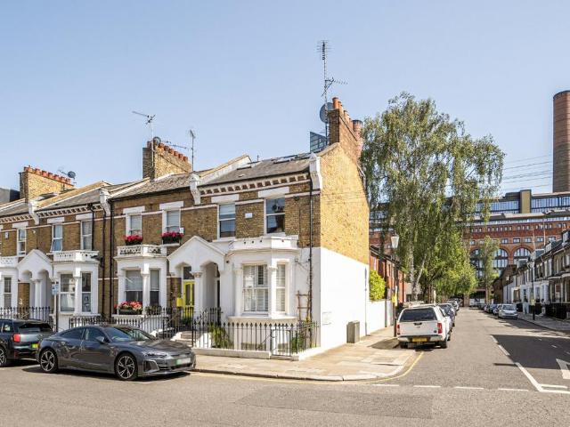 House for sale in Brompton, Greater London