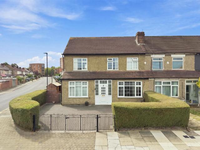 House for sale in Ponders End, Greater London