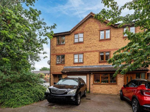 House for sale in Charlton Riverside, Greater London