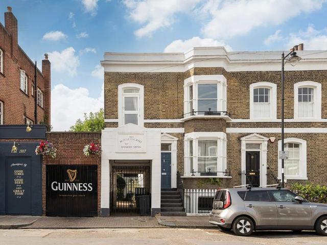 House for sale in London Borough of Islington, Greater London