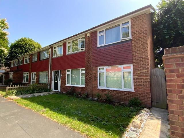 House for sale in Elm Park, Greater London