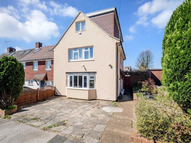 House for sale in Tattenham Corner, Red Hill