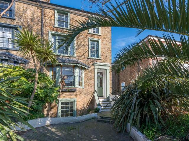 House for sale in Upton, Acol