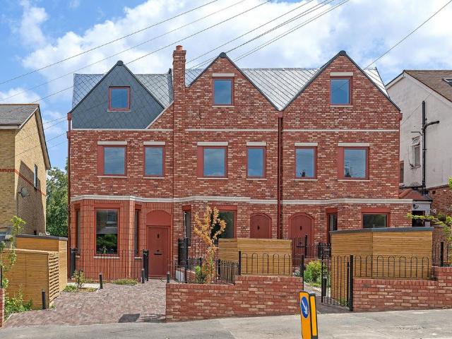 House for sale in London Borough of Lewisham, Forest Hill