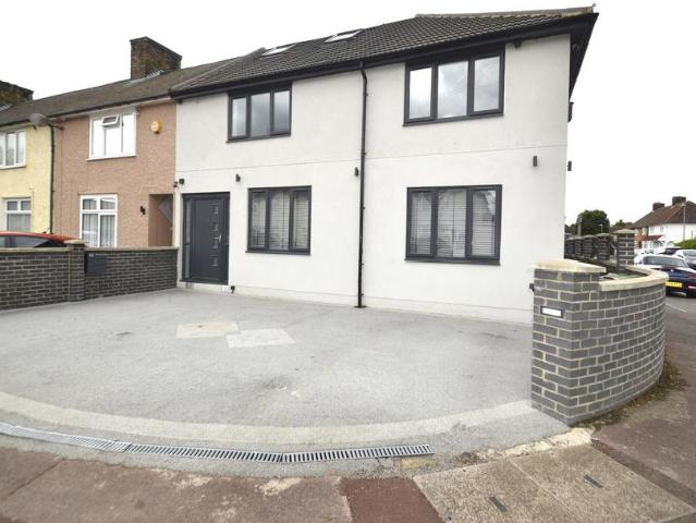 House for sale in Thames View, Cat Hill