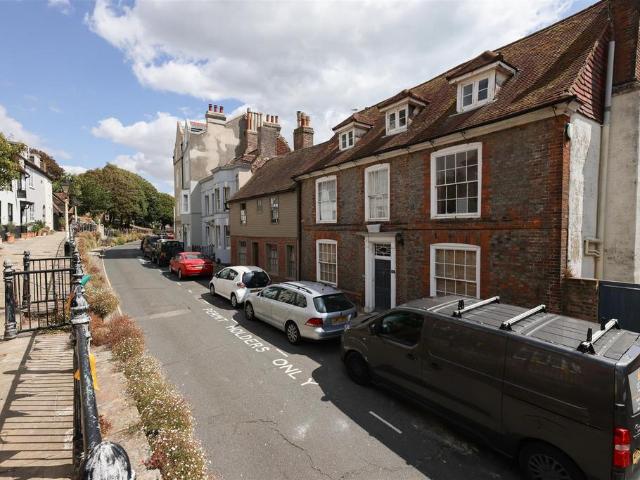House for sale in Old Town, Guestling Green