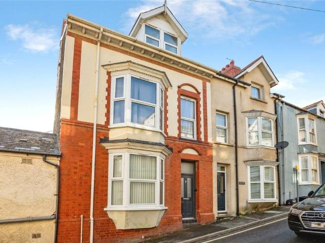 House for sale in Waun Fawr, Wales