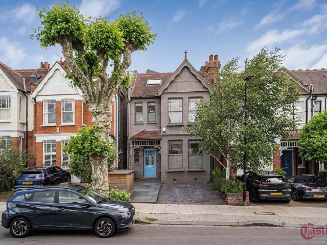House for sale in Hornsey, Greater London