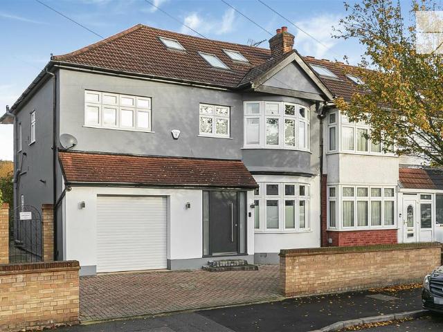 House for sale in Chingford Mount, Highams Park