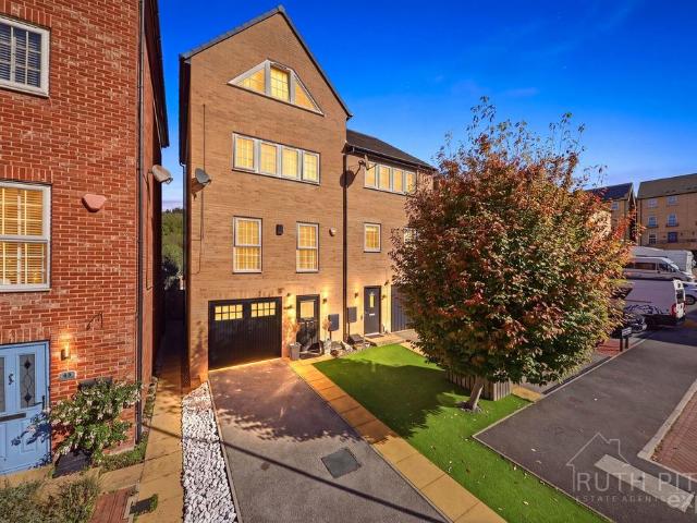 House for sale in Ackworth Moor Top, Wakefield