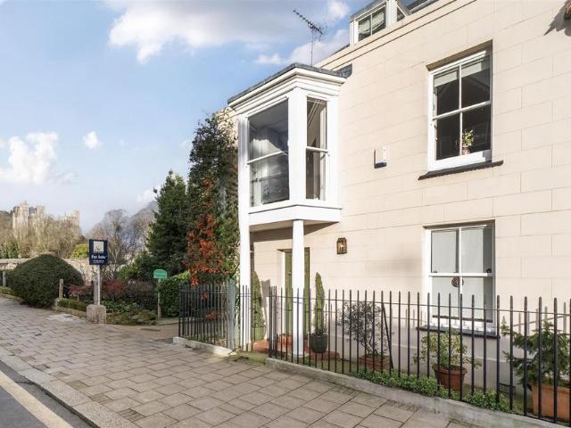 House for sale in Arundel, Clapham