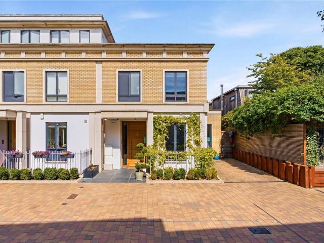 House for sale in Balham, Greater London