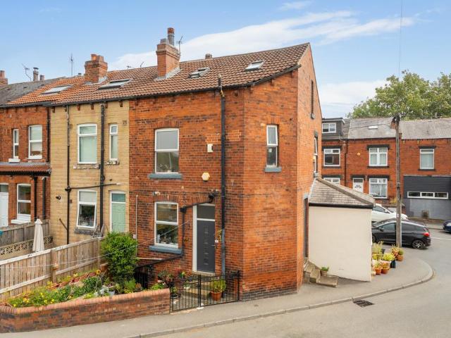 House for sale in Meanwood, West Yorkshire