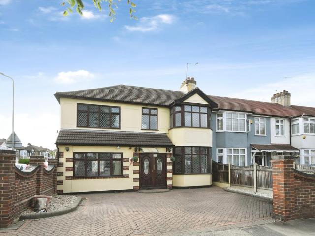 House for sale in Ardleigh Green, Greater London