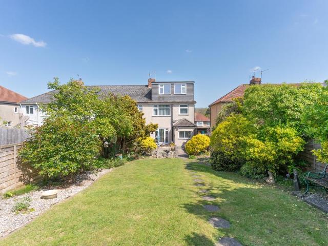 House for sale in Kingswood
