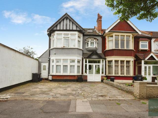 House for sale in Gants Hill, Greater London