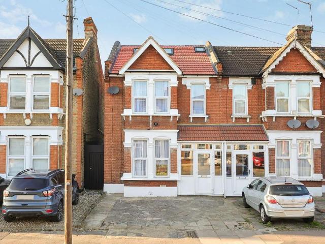 House for sale in London Borough of Redbridge, Greater London